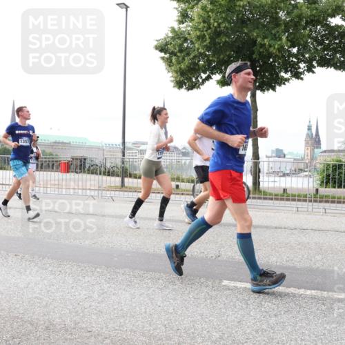 29.06.2025 - hella hamburg halbmarathon Lena Gebhardt http://msf.ph/oto/8406752 29.06.2025 10:24:28 Lombardsbrücke 13573, 1005, 1009, 1064, 1352, 1389, 1395, 2132, 2280, 2477, 2944, 3013, 3053, 3099, 3113, 3132, 3185, 3285, 3421, 3579, 3786, 4111, 4162, 4221, 4464, 4597, 4684, 4719, 4993, 5039, 5138, 5258, 5260, 5829, 5830, 5954, 6261, 6478, 6524, 6526, 6570, 7013, 7426, 7528, 7920, 7975, 8167, 8187, 8297, 9063, 10907, 11306, 11347, 11651, 11816, 11817, 12070, 12210, 12303, 13111, 13113, 13380, 13573, 13638, 13711, 14143, 15975 meine-sportfotos.de