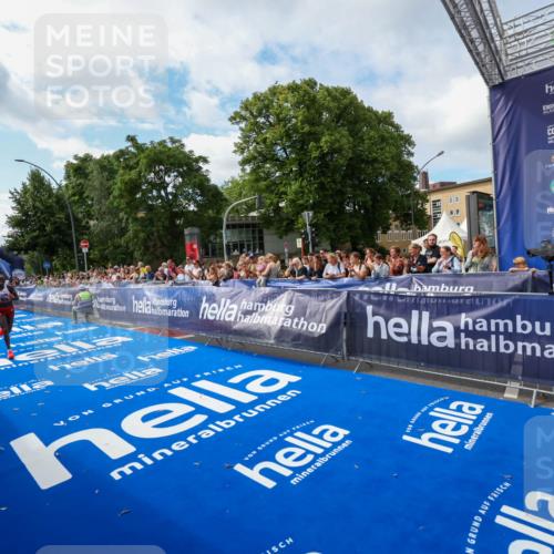 29.06.2025 - hella hamburg halbmarathon Zöllner http://msf.ph/oto/8406754 29.06.2025 10:12:00 Ziel 36 meine-sportfotos.de