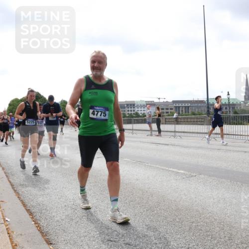 29.06.2025 - hella hamburg halbmarathon Lena Gebhardt http://msf.ph/oto/8406756 29.06.2025 10:41:21 Lombardsbrücke 5225, 8751, 11686, 4775, 1314, 1317, 1509, 1536, 1542, 1623, 1731, 2153, 2229, 2258, 2805, 3344, 3532, 3533, 3623, 4234, 4412, 4415, 4610, 4638, 4774, 4775, 5086, 5225, 5549, 5688, 5689, 5928, 5942, 6088, 6098, 6250, 6474, 6793, 6842, 6894, 7022, 7023, 7661, 7821, 7829, 8162, 8163, 8293, 8385, 8586, 8751, 8769, 8848, 8878, 8992, 9009, 9237, 9962, 10181, 10269, 10348, 10407, 10483, 10644, 10835, 11011, 11053, 11166 meine-sportfotos.de