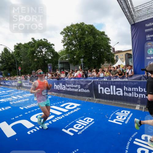 29.06.2025 - hella hamburg halbmarathon Zöllner http://msf.ph/oto/8406774 29.06.2025 10:41:42 Ziel 1512, 9640, 9885, 13714, 16084, 18491 meine-sportfotos.de