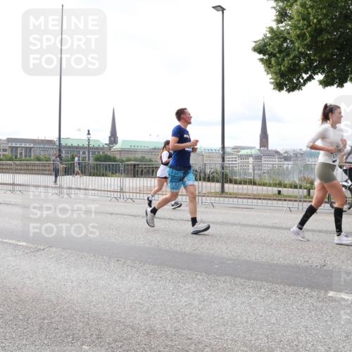 29.06.2025 - hella hamburg halbmarathon Lena Gebhardt http://msf.ph/oto/8406777 29.06.2025 10:24:29 Lombardsbrücke 1005, 1009, 1064, 1352, 1389, 1395, 2132, 2280, 2477, 2944, 3013, 3053, 3099, 3113, 3132, 3185, 3285, 3421, 3579, 3786, 4111, 4162, 4221, 4464, 4684, 4719, 4993, 5039, 5138, 5260, 5829, 5830, 5954, 6261, 6478, 6524, 6526, 6570, 7426, 7528, 7920, 7975, 8167, 8187, 8297, 9063, 10907, 11306, 11347, 11651, 11816, 11817, 12070, 12210, 12303, 13111, 13113, 13380, 13573, 13638, 13711, 14143, 15975, 17535 meine-sportfotos.de