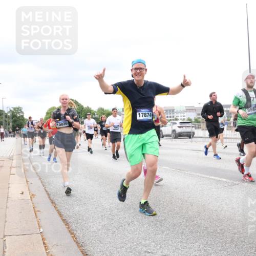 29.06.2025 - hella hamburg halbmarathon Lena Gebhardt http://msf.ph/oto/8406784 29.06.2025 10:58:48 Lombardsbrücke 10026, 17874, 8592, 1326, 1365, 1380, 1514, 1646, 1845, 2057, 2449, 2621, 2649, 2929, 3231, 3373, 3416, 3540, 3565, 3868, 3966, 4042, 4043, 4225, 4294, 4312, 4577, 4648, 5016, 5159, 5211, 5400, 5655, 5732, 5988, 6010, 6167, 6301, 6330, 6341, 6554, 6588, 6633, 6638, 6702, 6927, 7095, 7096, 7443, 7870, 7933, 7957, 7967, 8489, 8544, 8545, 8547, 8592, 8631, 8701, 8752, 9123, 9221, 9225, 9239, 9563, 9889, 9960, 9982, 10498 meine-sportfotos.de