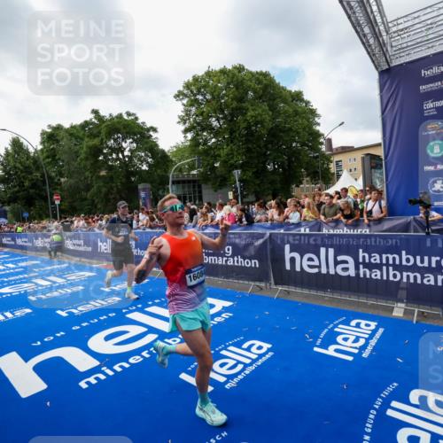 29.06.2025 - hella hamburg halbmarathon Zöllner http://msf.ph/oto/8406786 29.06.2025 10:41:43 Ziel 1512, 9640, 9885, 13714, 15535, 16084 meine-sportfotos.de