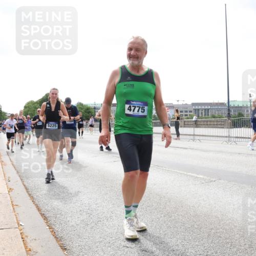 29.06.2025 - hella hamburg halbmarathon Lena Gebhardt http://msf.ph/oto/8406790 29.06.2025 10:41:21 Lombardsbrücke 16846, 5225, 11686, 4775, 1314, 1317, 1509, 1536, 1542, 1623, 1731, 2153, 2229, 2258, 2805, 3344, 3532, 3533, 3623, 4234, 4412, 4415, 4610, 4638, 4774, 4775, 5086, 5225, 5549, 5688, 5689, 5928, 5942, 6088, 6098, 6250, 6474, 6793, 6842, 6894, 7022, 7023, 7661, 7821, 7829, 8162, 8163, 8293, 8385, 8586, 8751, 8769, 8848, 8878, 8992, 9009, 9237, 9962, 10181, 10269, 10348, 10407, 10483, 10644, 10835, 11011, 11053, 11166 meine-sportfotos.de
