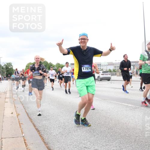 29.06.2025 - hella hamburg halbmarathon Lena Gebhardt http://msf.ph/oto/8406808 29.06.2025 10:58:48 Lombardsbrücke 10026, 17874, 1326, 1365, 1380, 1514, 1646, 1845, 2057, 2449, 2621, 2649, 2929, 3231, 3373, 3416, 3540, 3565, 3868, 3966, 4042, 4043, 4225, 4294, 4312, 4577, 4648, 5016, 5159, 5211, 5400, 5655, 5732, 5988, 6010, 6167, 6301, 6330, 6341, 6554, 6588, 6633, 6638, 6702, 6927, 7095, 7096, 7443, 7870, 7933, 7957, 7967, 8489, 8544, 8545, 8547, 8592, 8631, 8701, 8752, 9123, 9221, 9225, 9239, 9563, 9889, 9960, 9982, 10498 meine-sportfotos.de
