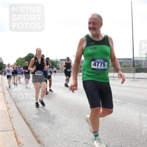 29.06.2025 - hella hamburg halbmarathon Lena Gebhardt http://msf.ph/oto/8406819 29.06.2025 10:41:22 Lombardsbrücke 16846, 5225, 4412, 4775, 1329, 1314, 1317, 1509, 1536, 1542, 1623, 1731, 2153, 2229, 2258, 2805, 3344, 3532, 3533, 3623, 4234, 4412, 4415, 4610, 4638, 4774, 5086, 5225, 5549, 5688, 5689, 5928, 5942, 6088, 6250, 6474, 6793, 6842, 6894, 7022, 7023, 7661, 7821, 7829, 8004, 8162, 8163, 8293, 8385, 8586, 8751, 8769, 8848, 8878, 8992, 9009, 9962, 10181, 10269, 10348, 10407, 10483, 10644, 10835, 11011, 11166 meine-sportfotos.de
