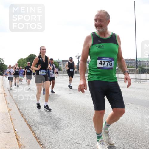 29.06.2025 - hella hamburg halbmarathon Lena Gebhardt http://msf.ph/oto/8406854 29.06.2025 10:41:22 Lombardsbrücke 5689, 16846, 5225, 875, 4775, 1314, 1317, 1509, 1536, 1542, 1623, 1731, 2153, 2229, 2258, 2805, 3344, 3532, 3533, 3623, 4234, 4412, 4415, 4610, 4638, 4774, 5086, 5225, 5549, 5688, 5689, 5928, 5942, 6088, 6250, 6474, 6793, 6842, 6894, 7022, 7023, 7661, 7821, 7829, 8004, 8162, 8163, 8293, 8385, 8586, 8751, 8769, 8848, 8878, 8992, 9009, 9962, 10181, 10269, 10348, 10407, 10483, 10644, 10835, 11011, 11166 meine-sportfotos.de