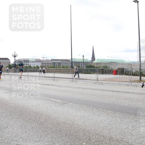 29.06.2025 - hella hamburg halbmarathon Lena Gebhardt http://msf.ph/oto/8406902 29.06.2025 10:24:29 Lombardsbrücke 4700, 1005, 1009, 1064, 1352, 1389, 1395, 2132, 2280, 2477, 2944, 3013, 3053, 3099, 3113, 3132, 3185, 3285, 3421, 3579, 3786, 4111, 4162, 4221, 4464, 4684, 4719, 4993, 5039, 5138, 5260, 5829, 5830, 5954, 6261, 6478, 6524, 6526, 6570, 7426, 7528, 7920, 7975, 8167, 8187, 8297, 9063, 10907, 11306, 11347, 11651, 11816, 11817, 12070, 12210, 12303, 13111, 13113, 13380, 13573, 13638, 13711, 14143, 15975, 17535 meine-sportfotos.de