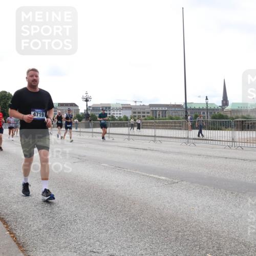 29.06.2025 - hella hamburg halbmarathon Lena Gebhardt http://msf.ph/oto/8406924 29.06.2025 10:24:30 Lombardsbrücke 4719, 1005, 1009, 1064, 1352, 1389, 1395, 2132, 2280, 2477, 2944, 3013, 3053, 3099, 3113, 3132, 3185, 3285, 3421, 3579, 3786, 4111, 4162, 4221, 4464, 4684, 4719, 4993, 5039, 5138, 5829, 5830, 5954, 6261, 6478, 6524, 6526, 6570, 7426, 7528, 7920, 7975, 8167, 8187, 8297, 9063, 10907, 11306, 11347, 11651, 11816, 11817, 12070, 12210, 12303, 13111, 13113, 13380, 13573, 13638, 13711, 14143, 14898, 15975, 17535 meine-sportfotos.de