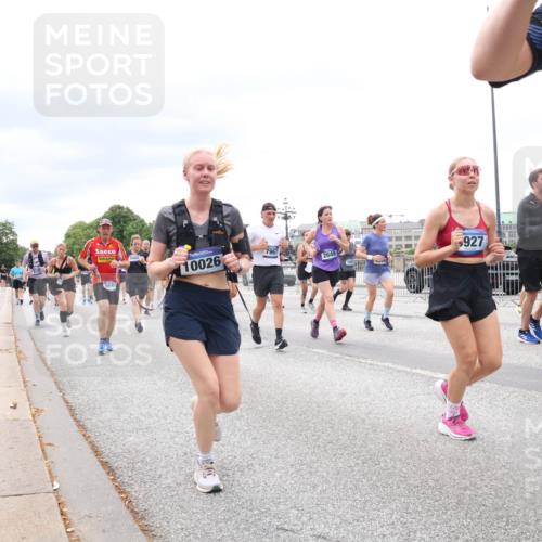 29.06.2025 - hella hamburg halbmarathon Lena Gebhardt http://msf.ph/oto/8406932 29.06.2025 10:58:49 Lombardsbrücke 10026, 7967, 2649, 70, 927, 1326, 1365, 1380, 1514, 1646, 2057, 2449, 2621, 2649, 2929, 3231, 3373, 3416, 3540, 3565, 3868, 3966, 4042, 4043, 4225, 4294, 4312, 4577, 4648, 5016, 5159, 5211, 5400, 5655, 5732, 5988, 6010, 6167, 6301, 6330, 6341, 6554, 6588, 6599, 6633, 6638, 6702, 6927, 7095, 7096, 7443, 7870, 7933, 7957, 7967, 8489, 8544, 8545, 8547, 8592, 8631, 8701, 8752, 9123, 9221, 9225, 9563, 9889, 9960, 9982, 10498 meine-sportfotos.de