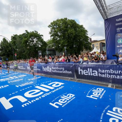 29.06.2025 - hella hamburg halbmarathon Zöllner http://msf.ph/oto/8406945 29.06.2025 10:41:54 Ziel 1169, 7092, 10415, 11765, 15521, 15935 meine-sportfotos.de