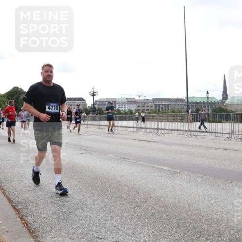 29.06.2025 - hella hamburg halbmarathon Lena Gebhardt http://msf.ph/oto/8406949 29.06.2025 10:24:30 Lombardsbrücke 6121, 1005, 1009, 1064, 1352, 1389, 1395, 2132, 2280, 2477, 2944, 3013, 3053, 3099, 3113, 3132, 3185, 3285, 3421, 3579, 3786, 4111, 4162, 4221, 4464, 4684, 4719, 4993, 5039, 5138, 5829, 5830, 5954, 6261, 6478, 6524, 6526, 6570, 7426, 7528, 7920, 7975, 8167, 8187, 8297, 9063, 10907, 11306, 11347, 11651, 11816, 11817, 12070, 12210, 12303, 13111, 13113, 13380, 13573, 13638, 13711, 14143, 14898, 15975, 17535 meine-sportfotos.de