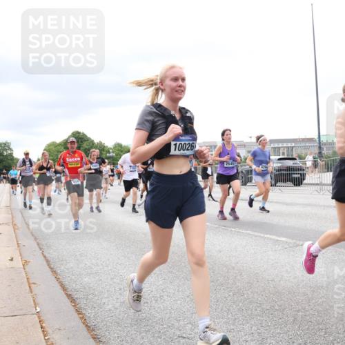 29.06.2025 - hella hamburg halbmarathon Lena Gebhardt http://msf.ph/oto/8406957 29.06.2025 10:58:49 Lombardsbrücke 17554, 10026, 2649, 27, 1326, 1365, 1380, 1514, 1646, 2057, 2449, 2621, 2649, 2929, 3231, 3373, 3416, 3540, 3565, 3868, 3966, 4042, 4043, 4225, 4294, 4312, 4577, 4648, 5016, 5159, 5211, 5400, 5655, 5732, 5988, 6010, 6167, 6301, 6330, 6341, 6554, 6588, 6599, 6633, 6638, 6702, 6927, 7095, 7096, 7443, 7870, 7933, 7957, 7967, 8489, 8544, 8545, 8547, 8592, 8631, 8701, 8752, 9123, 9221, 9225, 9563, 9889, 9960, 9982, 10498 meine-sportfotos.de