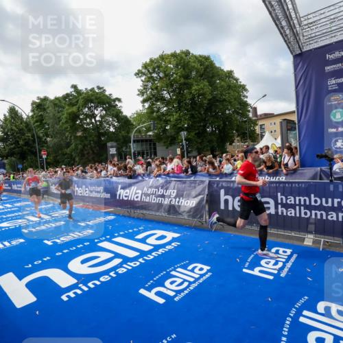 29.06.2025 - hella hamburg halbmarathon Zöllner http://msf.ph/oto/8406962 29.06.2025 10:41:55 Ziel 1169, 7092, 10415, 11765, 15521, 15935, 16507 meine-sportfotos.de