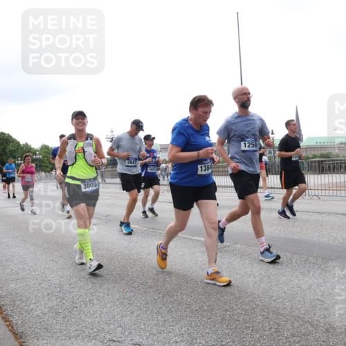 29.06.2025 - hella hamburg halbmarathon Lena Gebhardt http://msf.ph/oto/8406973 29.06.2025 10:50:32 Lombardsbrücke 3203, 3805, 2047, 14591, 1384, 1259, 1410, 1259, 1828, 1930, 2047, 2200, 3184, 3203, 3229, 3647, 3680, 3701, 3710, 3805, 3838, 3897, 4090, 4168, 4642, 4695, 4961, 5119, 5131, 5997, 6178, 6680, 6830, 7133, 7161, 7505, 7677, 7721, 7722, 7755, 7938, 8254, 8299, 8833, 8834, 9096, 9168, 9605, 9933, 9940, 10060, 10286, 10437, 10617, 10744, 11426, 11696, 11716, 12079, 12392, 12393, 13127, 13128, 13381, 13846, 13887, 14102, 14144, 14591, 14940, 15017, 15230, 15416 meine-sportfotos.de