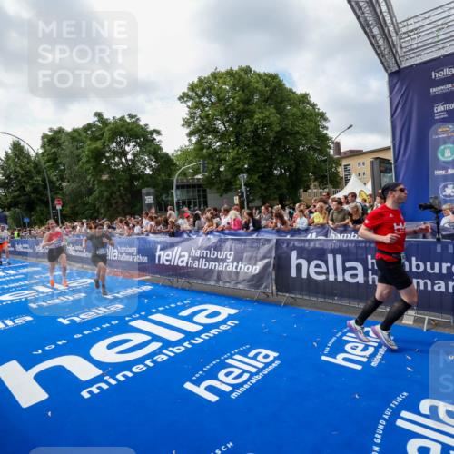 29.06.2025 - hella hamburg halbmarathon Zöllner http://msf.ph/oto/8406975 29.06.2025 10:41:55 Ziel 1169, 7092, 10415, 11765, 15521, 15935, 16507 meine-sportfotos.de