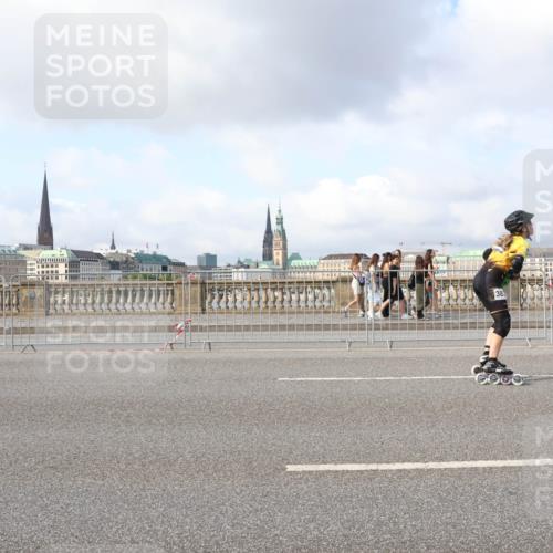 29.06.2025 - hella hamburg halbmarathon Lena Gebhardt http://msf.ph/oto/8407001 29.06.2025 08:54:31 Lombardsbrücke 38 meine-sportfotos.de