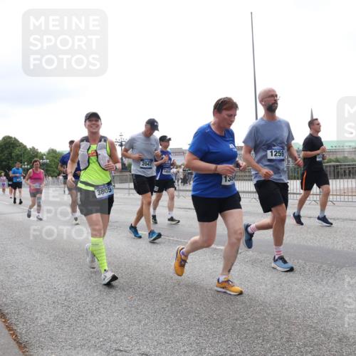 29.06.2025 - hella hamburg halbmarathon Lena Gebhardt http://msf.ph/oto/8407003 29.06.2025 10:50:32 Lombardsbrücke 7677, 3203, 3805, 2047, 14591, 138, 1259, 1259, 1828, 1930, 2047, 2200, 3184, 3203, 3229, 3647, 3680, 3701, 3710, 3805, 3838, 3897, 4090, 4168, 4642, 4695, 4961, 5119, 5131, 5997, 6178, 6680, 6830, 7133, 7161, 7505, 7677, 7721, 7722, 7755, 7938, 8254, 8299, 8833, 8834, 9096, 9168, 9605, 9933, 9940, 10060, 10286, 10437, 10617, 10744, 11426, 11696, 11716, 12079, 12392, 12393, 13127, 13128, 13381, 13846, 13887, 14102, 14144, 14591, 14940, 15017, 15230, 15416 meine-sportfotos.de