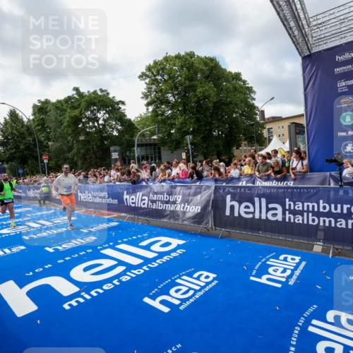 29.06.2025 - hella hamburg halbmarathon Zöllner http://msf.ph/oto/8407017 29.06.2025 10:41:57 Ziel 1169, 7092, 8694, 11765, 15521, 15935, 16507 meine-sportfotos.de