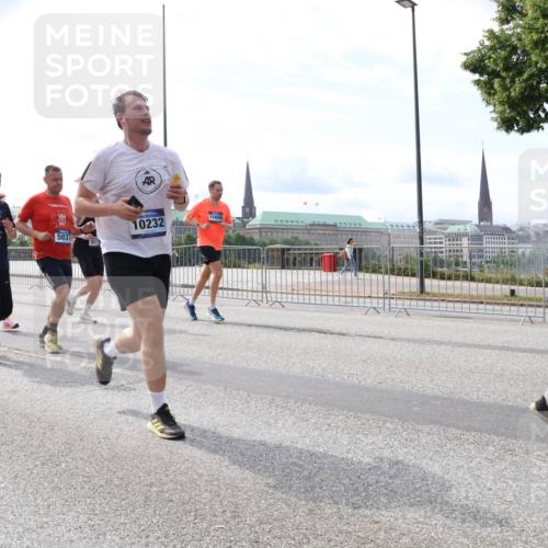 29.06.2025 - hella hamburg halbmarathon Lena Gebhardt http://msf.ph/oto/8407025 29.06.2025 10:16:44 Lombardsbrücke 5036, 5037, 831, 10232, 11428, 1117, 1212, 1240, 1244, 1331, 1403, 1553, 1599, 1602, 1825, 2225, 2347, 2912, 3030, 3088, 3134, 3156, 3176, 3450, 3484, 3648, 3687, 4478, 4583, 5036, 5037, 5294, 6024, 6328, 6488, 6742, 6941, 6948, 7114, 7115, 7158, 7257, 7345, 7358, 7360, 7376, 7753, 7924, 7928, 8263, 8295, 8317, 8513, 8597, 8619, 8645, 8707, 8847, 8857, 9091, 9208, 9332, 9492, 9628, 9664, 9676, 9810, 10076, 10139, 10141, 10183, 10232, 11344, 11345 meine-sportfotos.de