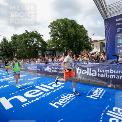 29.06.2025 - hella hamburg halbmarathon Zöllner http://msf.ph/oto/8407034 29.06.2025 10:41:58 Ziel 1169, 7092, 7363, 8694, 15521, 16507 meine-sportfotos.de