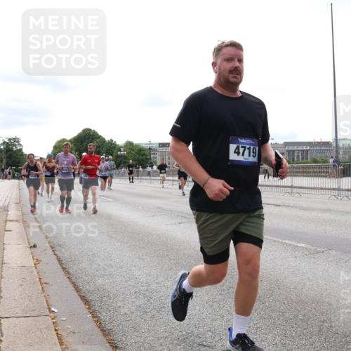 29.06.2025 - hella hamburg halbmarathon Lena Gebhardt http://msf.ph/oto/8407044 29.06.2025 10:24:31 Lombardsbrücke 4162, 4719, 1005, 1009, 1064, 1352, 1389, 1395, 2132, 2280, 2477, 2944, 3013, 3053, 3099, 3113, 3132, 3185, 3285, 3421, 3579, 3786, 4111, 4162, 4221, 4464, 4684, 4719, 4993, 5039, 5138, 5829, 5830, 5954, 6261, 6478, 6524, 6526, 6570, 7426, 7528, 7920, 7975, 8167, 8187, 8297, 9063, 10907, 11306, 11347, 11651, 11816, 11817, 12070, 12210, 12303, 13111, 13113, 13380, 13573, 13638, 13711, 14143, 14898, 15124, 15975, 17535 meine-sportfotos.de