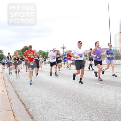29.06.2025 - hella hamburg halbmarathon Lena Gebhardt http://msf.ph/oto/8407054 29.06.2025 10:58:50 Lombardsbrücke 17554, 956, 9982, 7967, 7095, 2649, 14, 1326, 1365, 1380, 1514, 1646, 2057, 2449, 2621, 2649, 2929, 3231, 3373, 3416, 3540, 3565, 3868, 3966, 4042, 4043, 4225, 4294, 4312, 4577, 4648, 5016, 5159, 5211, 5400, 5655, 5732, 5988, 6010, 6167, 6301, 6330, 6341, 6554, 6588, 6599, 6633, 6638, 6702, 6927, 7095, 7096, 7443, 7870, 7933, 7957, 7967, 8489, 8544, 8545, 8547, 8592, 8631, 8701, 8752, 9123, 9221, 9225, 9563, 9889, 9960, 9982, 10498 meine-sportfotos.de