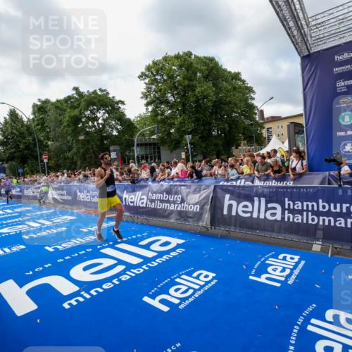 29.06.2025 - hella hamburg halbmarathon Zöllner http://msf.ph/oto/8407058 29.06.2025 10:42:00 Ziel 1169, 5690, 7363, 8694, 15521, 15846, 16507, 17926 meine-sportfotos.de
