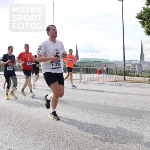 29.06.2025 - hella hamburg halbmarathon Lena Gebhardt http://msf.ph/oto/8407065 29.06.2025 10:16:44 Lombardsbrücke 11442, 18579, 5036, 5037, 10232, 11428, 1117, 1212, 1240, 1244, 1331, 1403, 1553, 1599, 1602, 1825, 2225, 2347, 2912, 3030, 3088, 3134, 3156, 3176, 3450, 3484, 3648, 3687, 4478, 4583, 5036, 5037, 5294, 6024, 6328, 6488, 6742, 6941, 6948, 7114, 7115, 7158, 7257, 7345, 7358, 7360, 7376, 7753, 7924, 7928, 8263, 8295, 8317, 8513, 8597, 8619, 8645, 8707, 8847, 8857, 9091, 9208, 9332, 9492, 9628, 9664, 9676, 9810, 10076, 10139, 10141, 10183, 10232, 11344, 11345 meine-sportfotos.de