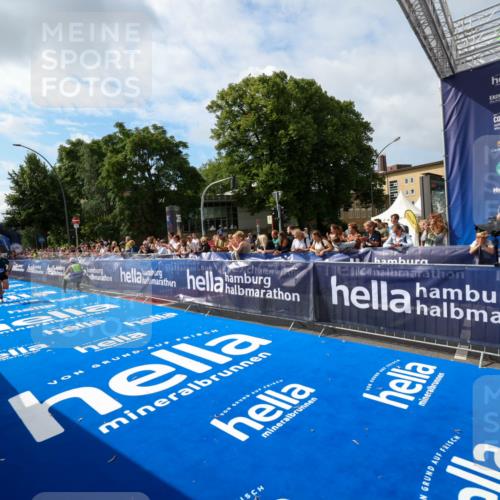 29.06.2025 - hella hamburg halbmarathon Zöllner http://msf.ph/oto/8407067 29.06.2025 10:14:01 Ziel 31, 42, 14689 meine-sportfotos.de