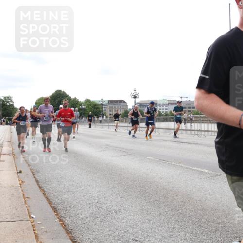 29.06.2025 - hella hamburg halbmarathon Lena Gebhardt http://msf.ph/oto/8407072 29.06.2025 10:24:31 Lombardsbrücke 9063, 4719, 1005, 1009, 1064, 1352, 1389, 1395, 2132, 2280, 2477, 2944, 3013, 3053, 3099, 3113, 3132, 3185, 3285, 3421, 3579, 3786, 4111, 4162, 4221, 4464, 4684, 4719, 4993, 5039, 5138, 5829, 5830, 5954, 6261, 6478, 6524, 6526, 6570, 7426, 7528, 7920, 7975, 8167, 8187, 8297, 9063, 10907, 11306, 11347, 11651, 11816, 11817, 12070, 12210, 12303, 13111, 13113, 13380, 13573, 13638, 13711, 14143, 14898, 15124, 15975, 17535 meine-sportfotos.de