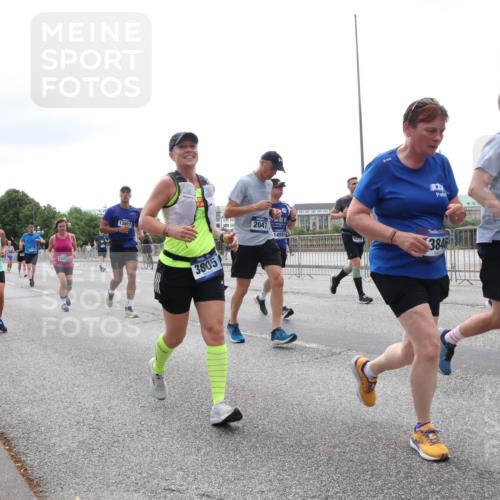 29.06.2025 - hella hamburg halbmarathon Lena Gebhardt http://msf.ph/oto/8407075 29.06.2025 10:50:32 Lombardsbrücke 7677, 3203, 13887, 2047, 14591, 3805, 125, 8299, 3846, 1259, 1828, 1930, 2047, 2200, 3184, 3203, 3229, 3647, 3680, 3701, 3710, 3805, 3838, 3897, 4090, 4168, 4642, 4695, 4961, 5119, 5131, 5997, 6178, 6680, 6830, 7133, 7161, 7505, 7677, 7721, 7722, 7755, 7938, 8254, 8299, 8833, 8834, 9096, 9168, 9605, 9933, 9940, 10060, 10286, 10437, 10617, 10744, 11426, 11696, 11716, 12079, 12392, 12393, 13127, 13128, 13381, 13846, 13887, 14102, 14144, 14591, 14940, 15017, 15230, 15416 meine-sportfotos.de