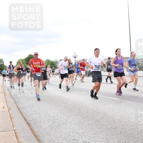 29.06.2025 - hella hamburg halbmarathon Lena Gebhardt http://msf.ph/oto/8407079 29.06.2025 10:58:50 Lombardsbrücke 956, 9960, 17554, 7967, 7095, 2649, 4294, 1326, 1365, 1380, 1514, 1646, 2057, 2449, 2621, 2649, 2929, 3231, 3373, 3416, 3540, 3565, 3868, 3966, 4042, 4043, 4225, 4294, 4312, 4577, 4648, 5016, 5159, 5211, 5400, 5655, 5732, 5988, 6010, 6167, 6301, 6330, 6341, 6554, 6588, 6599, 6633, 6638, 6702, 6927, 7095, 7096, 7443, 7870, 7933, 7957, 7967, 8489, 8544, 8545, 8547, 8592, 8631, 8701, 8752, 9123, 9221, 9225, 9563, 9889, 9960, 9982, 10498 meine-sportfotos.de