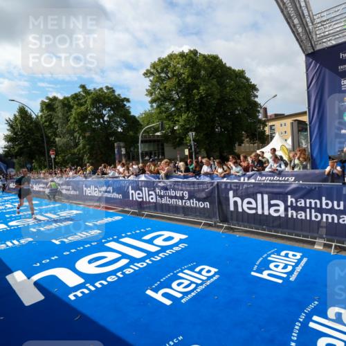 29.06.2025 - hella hamburg halbmarathon Zöllner http://msf.ph/oto/8407120 29.06.2025 10:14:02 Ziel 31, 42, 14689 meine-sportfotos.de