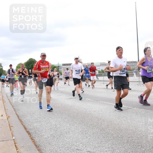 29.06.2025 - hella hamburg halbmarathon Lena Gebhardt http://msf.ph/oto/8407131 29.06.2025 10:58:50 Lombardsbrücke 9123, 9563, 17554, 7967, 2649, 4294, 1326, 1365, 1380, 1514, 1646, 2057, 2449, 2621, 2649, 2929, 3231, 3373, 3416, 3540, 3565, 3868, 3966, 4042, 4043, 4225, 4294, 4312, 4577, 4648, 5016, 5159, 5211, 5400, 5655, 5732, 5988, 6010, 6167, 6301, 6330, 6341, 6554, 6588, 6599, 6633, 6638, 6702, 6927, 7095, 7096, 7443, 7870, 7933, 7957, 7967, 8489, 8544, 8545, 8547, 8592, 8631, 8701, 8752, 9123, 9221, 9225, 9563, 9889, 9960, 9982, 10498 meine-sportfotos.de
