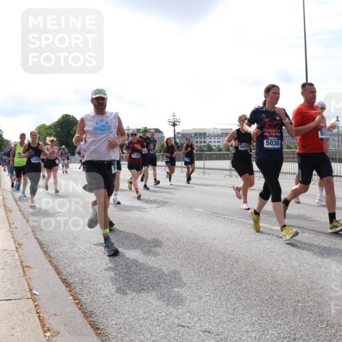 29.06.2025 - hella hamburg halbmarathon Lena Gebhardt http://msf.ph/oto/8407142 29.06.2025 10:16:45 Lombardsbrücke 12230, 11442, 16856, 5036, 503, 1117, 1212, 1240, 1244, 1331, 1403, 1553, 1599, 1602, 1825, 2225, 2347, 2912, 3030, 3088, 3156, 3176, 3450, 3484, 3622, 3648, 3687, 4478, 4583, 5036, 5037, 5294, 6024, 6328, 6488, 6742, 6941, 6948, 7114, 7115, 7158, 7257, 7345, 7358, 7360, 7376, 7753, 7924, 7928, 8263, 8295, 8317, 8513, 8597, 8619, 8645, 8707, 8847, 8857, 9091, 9208, 9332, 9492, 9628, 9664, 9676, 9810, 10076, 10139, 10141, 10183, 10232, 11344, 11345 meine-sportfotos.de