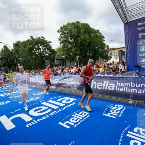 29.06.2025 - hella hamburg halbmarathon Zöllner http://msf.ph/oto/8407148 29.06.2025 10:42:07 Ziel 1441, 5690, 6593, 7363, 10216, 11417, 12098, 12292, 13196, 15846, 16677, 17864, 17926, 18920, 19046 meine-sportfotos.de