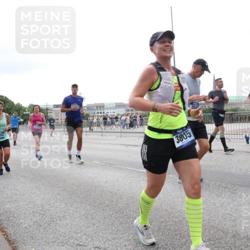 29.06.2025 - hella hamburg halbmarathon Lena Gebhardt http://msf.ph/oto/8407152 29.06.2025 10:50:33 Lombardsbrücke 3203, 15230, 27, 3805, 204, 1259, 1828, 1930, 2047, 2200, 3184, 3203, 3229, 3647, 3680, 3701, 3710, 3805, 3838, 3897, 4090, 4168, 4642, 4695, 4771, 4961, 5119, 5131, 5997, 6178, 6680, 6830, 7133, 7161, 7505, 7677, 7721, 7722, 7755, 7938, 8200, 8254, 8299, 8833, 8834, 9096, 9168, 9605, 9933, 9940, 10060, 10286, 10437, 10617, 10744, 11426, 11696, 11716, 12079, 12392, 12393, 13127, 13128, 13381, 13846, 13887, 14102, 14144, 14591, 14940, 15017, 15230, 15416 meine-sportfotos.de