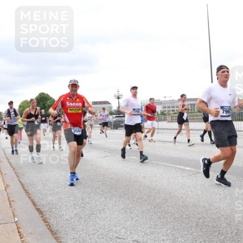 29.06.2025 - hella hamburg halbmarathon Lena Gebhardt http://msf.ph/oto/8407183 29.06.2025 10:58:50 Lombardsbrücke 9123, 9563, 1755, 796, 2649, 4294, 1326, 1365, 1380, 1514, 1646, 2057, 2449, 2621, 2649, 2929, 3231, 3373, 3416, 3540, 3565, 3868, 3966, 4042, 4043, 4225, 4294, 4312, 4577, 4648, 5016, 5159, 5211, 5400, 5655, 5732, 5988, 6010, 6167, 6301, 6330, 6341, 6554, 6588, 6599, 6633, 6638, 6702, 6927, 7095, 7096, 7443, 7870, 7933, 7957, 7967, 8489, 8544, 8545, 8547, 8592, 8631, 8701, 8752, 9123, 9221, 9225, 9563, 9889, 9960, 9982, 10498 meine-sportfotos.de