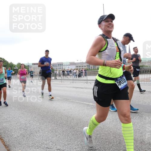 29.06.2025 - hella hamburg halbmarathon Lena Gebhardt http://msf.ph/oto/8407185 29.06.2025 10:50:33 Lombardsbrücke 7677, 3203, 13, 04, 3805, 1259, 1828, 1930, 2047, 2200, 3184, 3203, 3229, 3647, 3680, 3701, 3710, 3805, 3838, 3897, 4090, 4168, 4642, 4695, 4771, 4961, 5119, 5131, 5997, 6178, 6680, 6830, 7133, 7161, 7505, 7677, 7721, 7722, 7755, 7938, 8200, 8254, 8299, 8833, 8834, 9096, 9168, 9605, 9933, 9940, 10060, 10286, 10437, 10617, 10744, 11426, 11696, 11716, 12079, 12392, 12393, 13127, 13128, 13381, 13846, 13887, 14102, 14144, 14591, 14940, 15017, 15230, 15416 meine-sportfotos.de