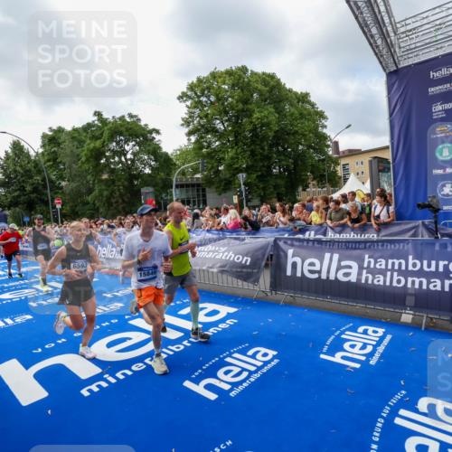 29.06.2025 - hella hamburg halbmarathon Zöllner http://msf.ph/oto/8407188 29.06.2025 10:42:08 Ziel 1441, 5690, 6593, 10216, 11417, 12098, 12292, 13196, 15846, 16677, 17864, 17926, 18920, 19046 meine-sportfotos.de