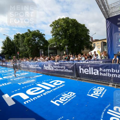 29.06.2025 - hella hamburg halbmarathon Zöllner http://msf.ph/oto/8407205 29.06.2025 10:14:04 Ziel 31, 42, 14689 meine-sportfotos.de