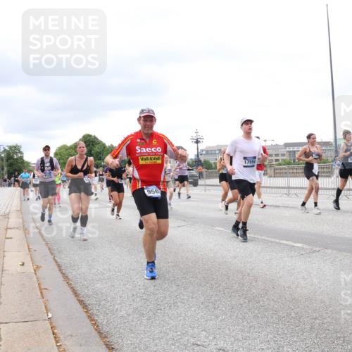 29.06.2025 - hella hamburg halbmarathon Lena Gebhardt http://msf.ph/oto/8407207 29.06.2025 10:58:51 Lombardsbrücke 17554, 956, 7967, 1326, 1365, 1380, 1514, 1646, 2057, 2449, 2621, 2649, 2929, 3231, 3373, 3416, 3565, 3868, 3966, 4042, 4043, 4225, 4294, 4312, 4577, 4648, 5016, 5159, 5211, 5400, 5655, 5732, 5988, 6010, 6167, 6301, 6330, 6341, 6554, 6588, 6599, 6633, 6638, 6702, 6927, 7095, 7096, 7443, 7870, 7933, 7957, 7967, 8489, 8544, 8545, 8547, 8592, 8631, 8701, 8752, 9221, 9225, 9563, 9889, 9960, 9982, 10498 meine-sportfotos.de