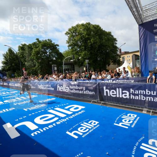29.06.2025 - hella hamburg halbmarathon Zöllner http://msf.ph/oto/8407214 29.06.2025 10:14:04 Ziel 31, 42, 14689 meine-sportfotos.de