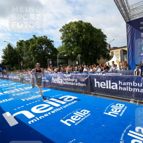 29.06.2025 - hella hamburg halbmarathon Zöllner http://msf.ph/oto/8407239 29.06.2025 10:14:04 Ziel 31, 42, 14689 meine-sportfotos.de