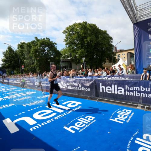 29.06.2025 - hella hamburg halbmarathon Zöllner http://msf.ph/oto/8407249 29.06.2025 10:14:05 Ziel 31, 42 meine-sportfotos.de