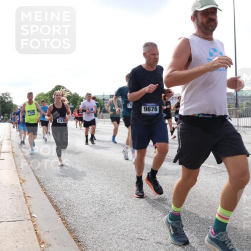 29.06.2025 - hella hamburg halbmarathon Lena Gebhardt http://msf.ph/oto/8407282 29.06.2025 10:16:46 Lombardsbrücke 15658, 1223, 9676, 16856, 1117, 1212, 1240, 1244, 1331, 1403, 1553, 1599, 1602, 1825, 2225, 2347, 2912, 3030, 3088, 3156, 3176, 3450, 3484, 3622, 3648, 3687, 4478, 4583, 5036, 5037, 5294, 6024, 6328, 6488, 6742, 6941, 6948, 7114, 7115, 7158, 7257, 7345, 7358, 7360, 7376, 7753, 7924, 7928, 8263, 8295, 8317, 8513, 8597, 8619, 8645, 8707, 8847, 8857, 9091, 9208, 9332, 9492, 9628, 9664, 9676, 9810, 10076, 10139, 10141, 10232, 11344, 11345 meine-sportfotos.de