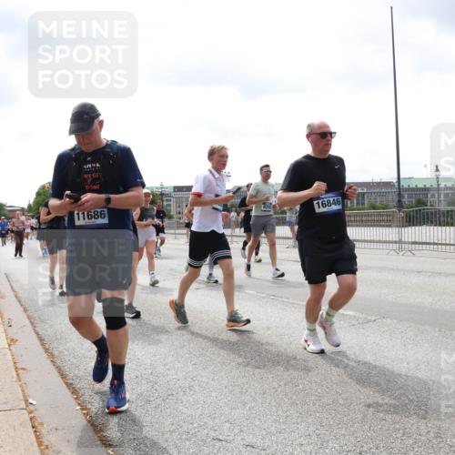 29.06.2025 - hella hamburg halbmarathon Lena Gebhardt http://msf.ph/oto/8407302 29.06.2025 10:41:25 Lombardsbrücke 11686, 16846, 1314, 1317, 1509, 1536, 1542, 1623, 1731, 2153, 2229, 2258, 2805, 3344, 3532, 3533, 3623, 4234, 4412, 4415, 4610, 4638, 4787, 5086, 5225, 5549, 5688, 5689, 5928, 5942, 6088, 6250, 6450, 6474, 6793, 6842, 6894, 7022, 7023, 7661, 7821, 7829, 7968, 8004, 8162, 8163, 8293, 8385, 8586, 8751, 8769, 8848, 8878, 8992, 9962, 10181, 10269, 10348, 10407, 10483, 10644, 10835, 11011, 11166 meine-sportfotos.de