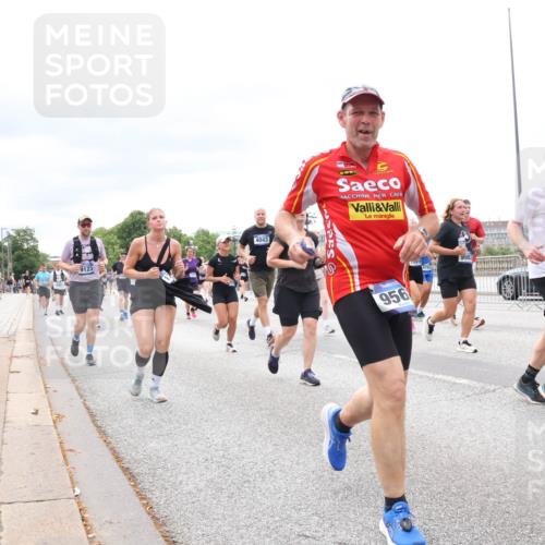 29.06.2025 - hella hamburg halbmarathon Lena Gebhardt http://msf.ph/oto/8407306 29.06.2025 10:58:51 Lombardsbrücke 9123, 4043, 956, 15919, 9982, 1755, 1326, 1365, 1380, 1514, 1646, 2057, 2449, 2621, 2649, 2929, 3231, 3373, 3416, 3565, 3868, 3966, 4042, 4043, 4225, 4294, 4312, 4577, 4648, 5016, 5159, 5211, 5400, 5655, 5732, 5988, 6010, 6167, 6301, 6330, 6341, 6554, 6588, 6599, 6633, 6638, 6702, 6927, 7095, 7096, 7443, 7870, 7933, 7957, 7967, 8489, 8544, 8545, 8547, 8592, 8631, 8701, 8752, 9221, 9225, 9563, 9889, 9960, 9982, 10498 meine-sportfotos.de