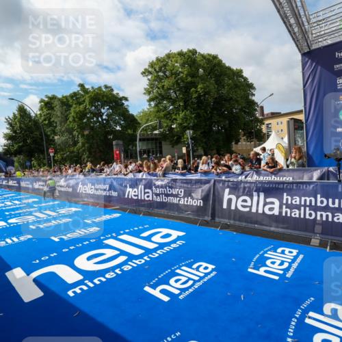 29.06.2025 - hella hamburg halbmarathon Zöllner http://msf.ph/oto/8407319 29.06.2025 10:14:31 Ziel 19227 meine-sportfotos.de